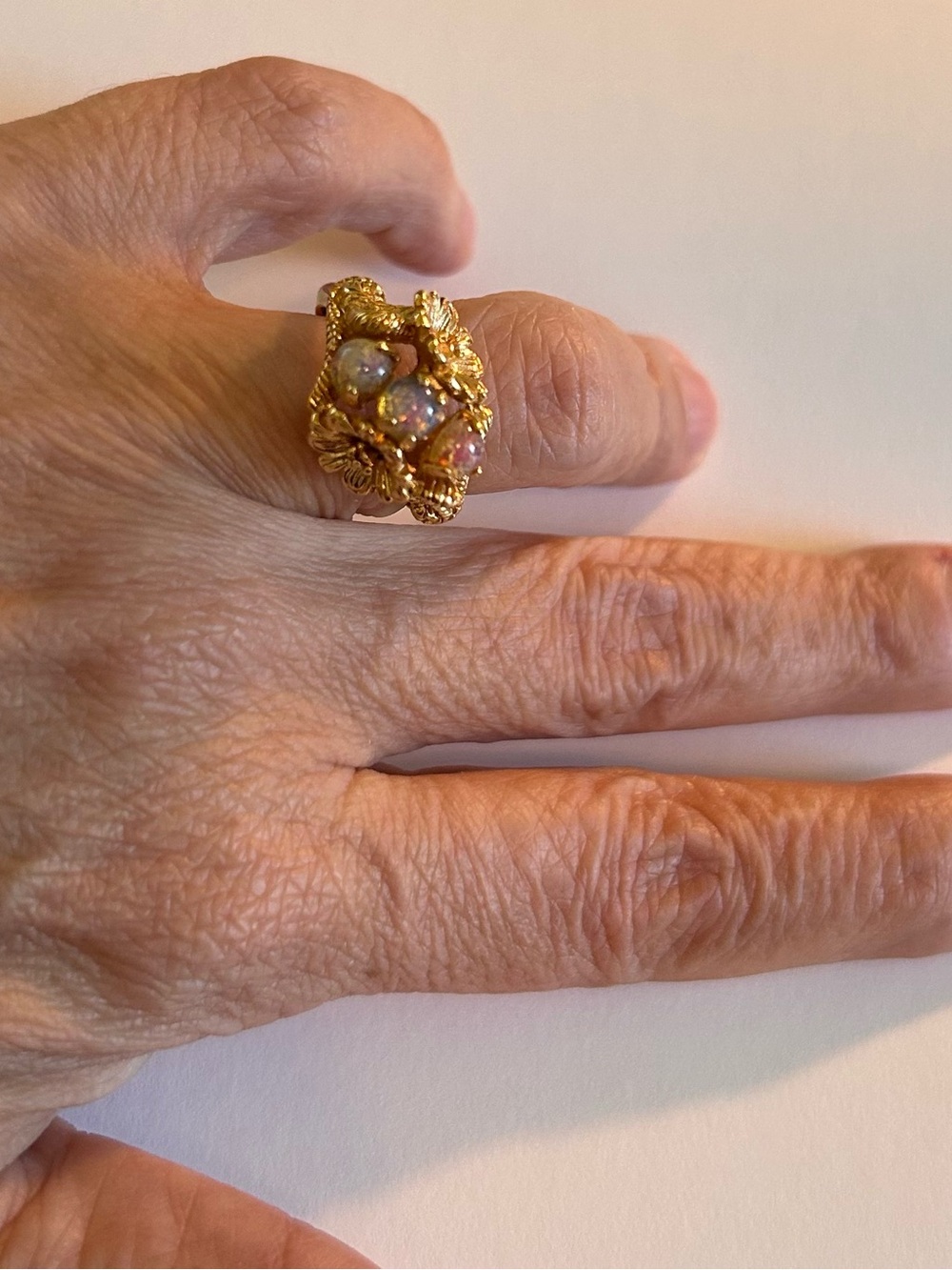 Avon 1970’s Vintage Gold Floral Ring with Pink Opalescent Cabochons - Picture 5 of 8
